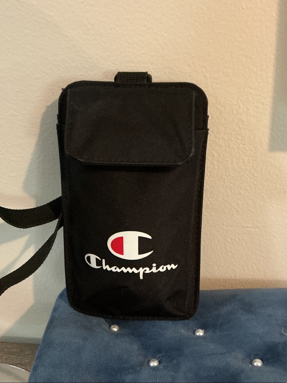 Champion Black Phone Crossbody Pouch Sling Bag with Logo Lanyard EUC